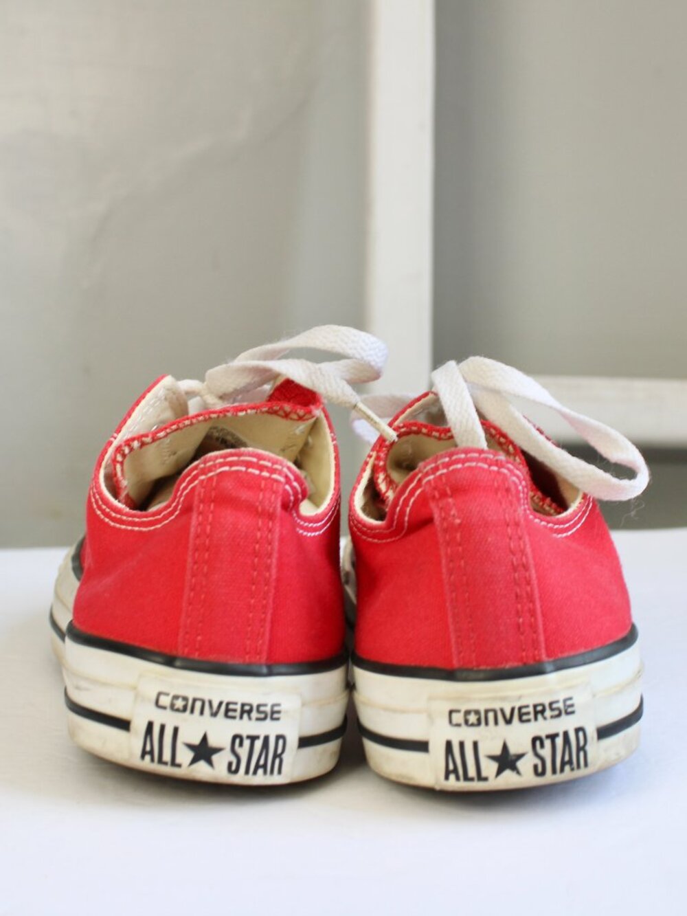 Converse Chuck Taylor All Star Low Top Sneakers in Red Canvas Size 7 M / 9 W - Picture 3 of 7